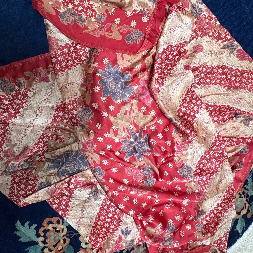 Silk hand printed batik wrap/ pareo. - Picture 3 of 4